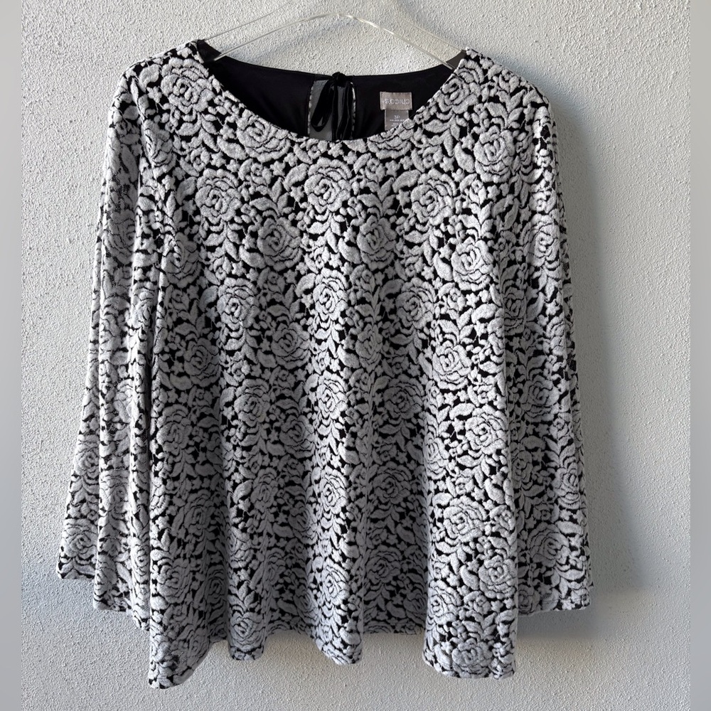 Chicos XLP or 3 Black White Floral‎ Jacquard Burnout Top Bell Sleeves Scoop Neck